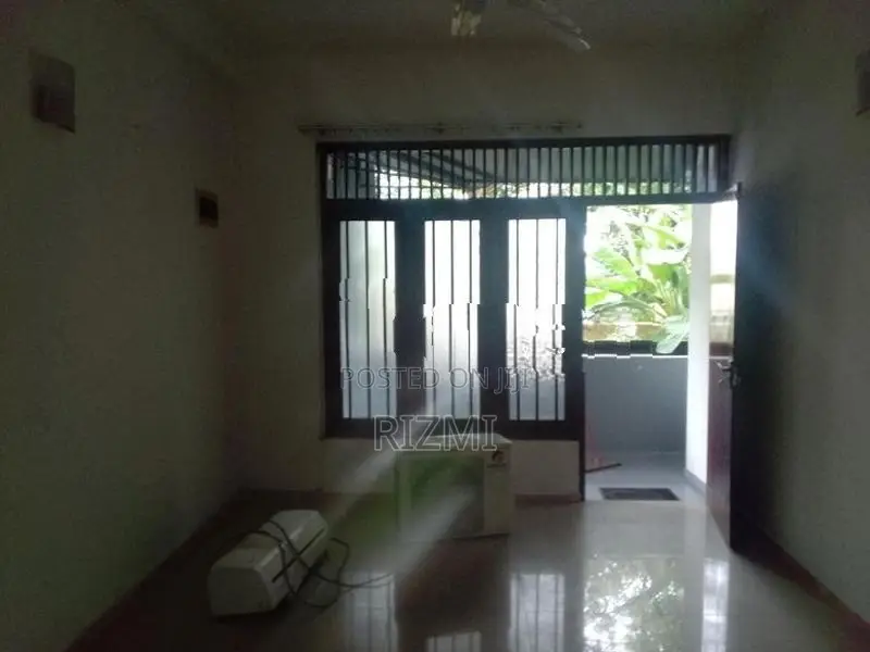 first floor 3BR house for rent in dehiwala sudarsana rd off hill stree