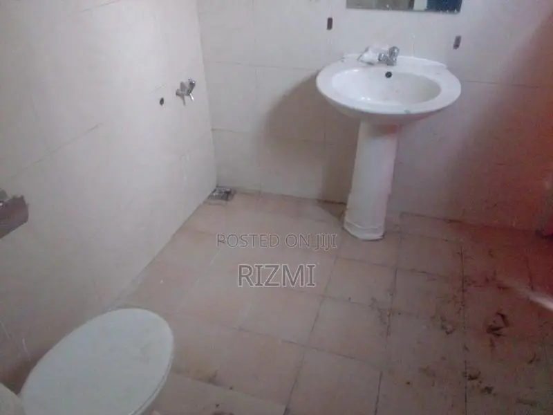 first floor 3BR house for rent in dehiwala sudarsana rd off hill stree