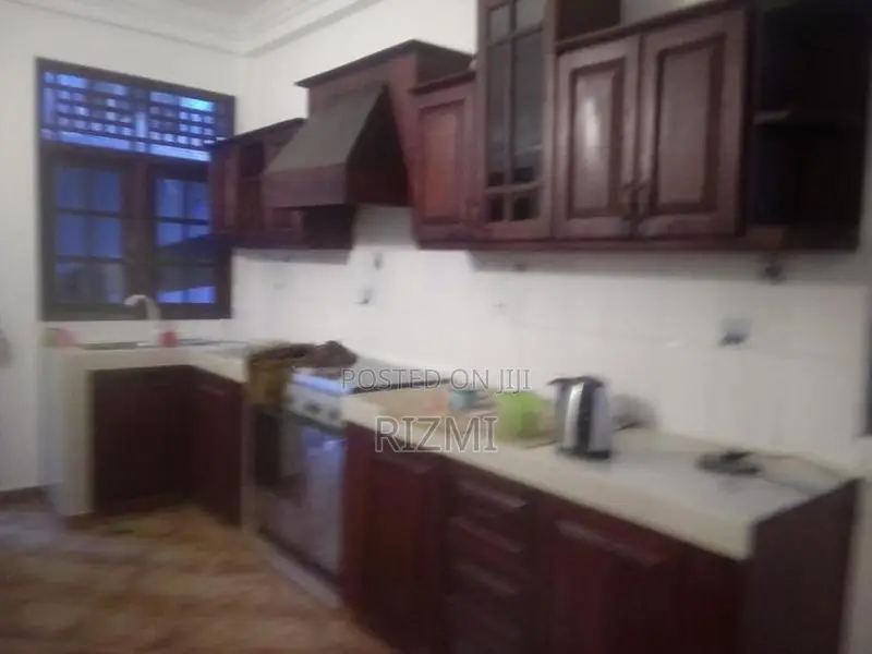 2 storey 4BR individual house for rent in dehiwala off hill street
