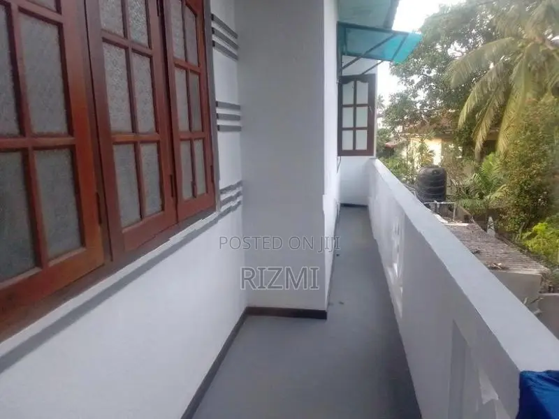 2 storey 4BR individual house for rent in dehiwala off hill street
