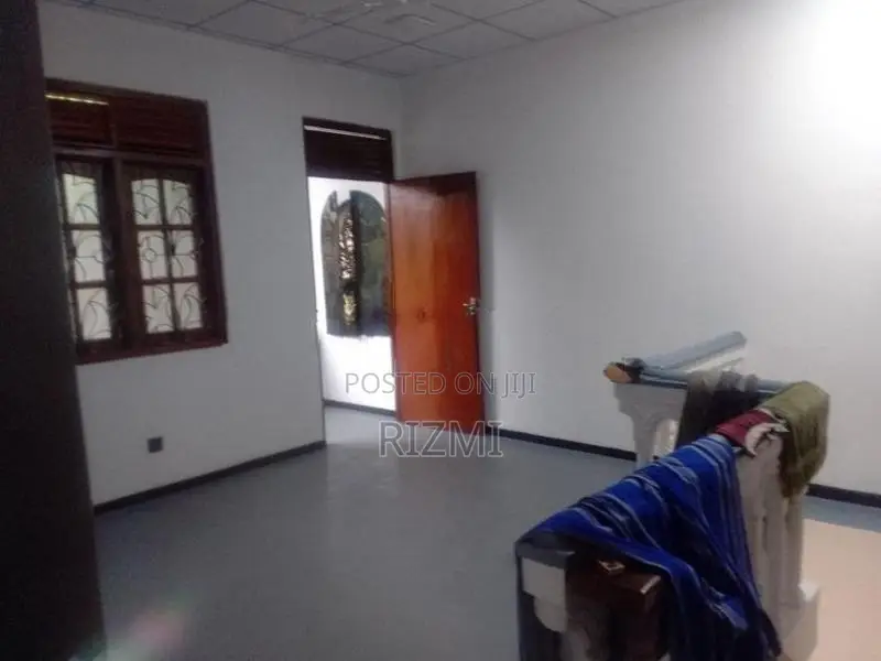2 storey 4BR individual house for rent in dehiwala off hill street