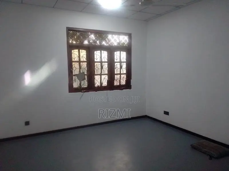 2 storey 4BR individual house for rent in dehiwala off hill street