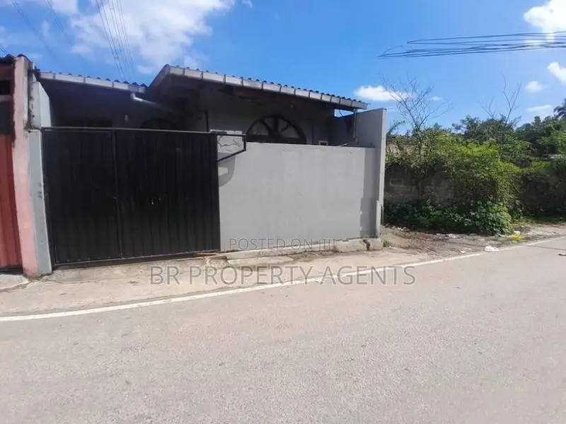 Single Story House for Sale in Wellampitiya