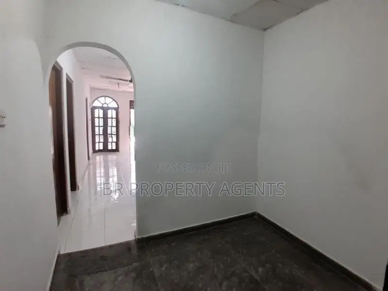 Single Story House for Sale in Wellampitiya