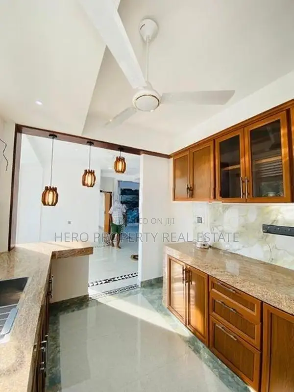 Luxury House for Rent in Athurugiriya