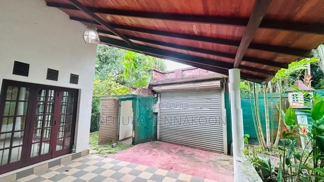 Two Story House with 20P Land for Sale- Athurugiriya