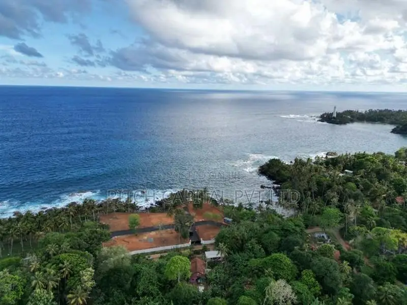 Mathara - Dewundara beach font suparb land for sale
