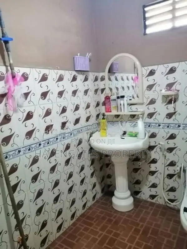 single storey house sale Raddoluwa