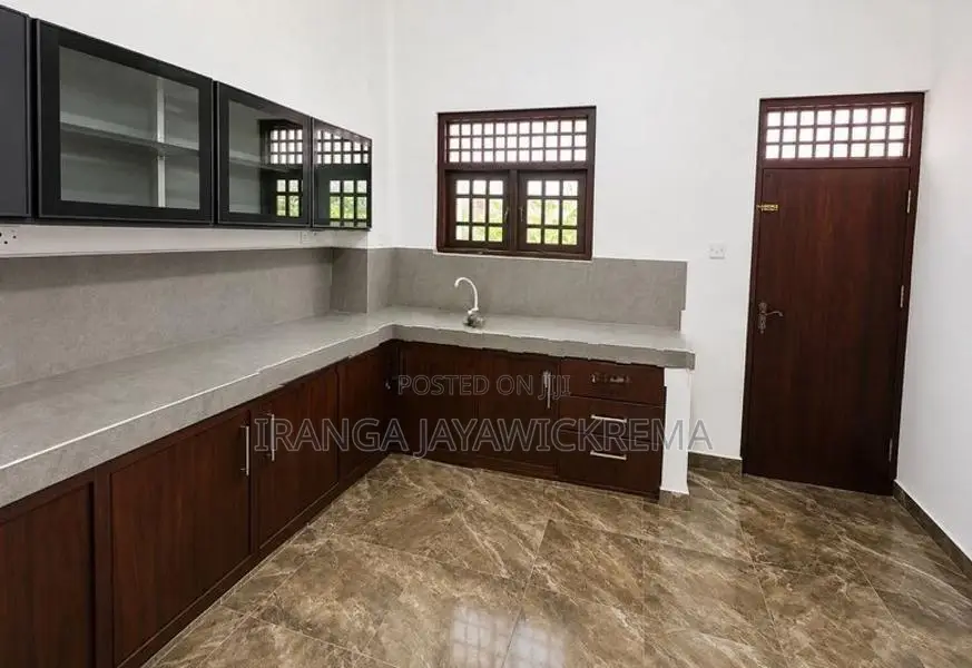 3-Bedroom Upstairs (උඩු මහල පමණක්) For Rent,Sumangala Mawatha Kurunega