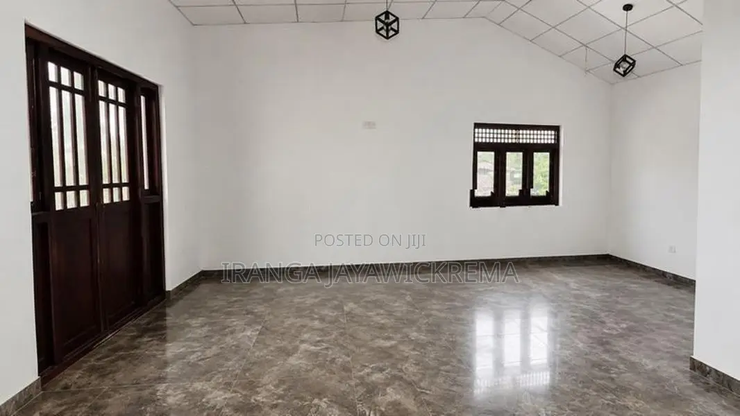 3-Bedroom Upstairs (උඩු මහල පමණක්) For Rent,Sumangala Mawatha Kurunega