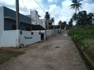 මීගොඩ ආටිගල පාරෙන් බිම් කොටස් විකිණීමට