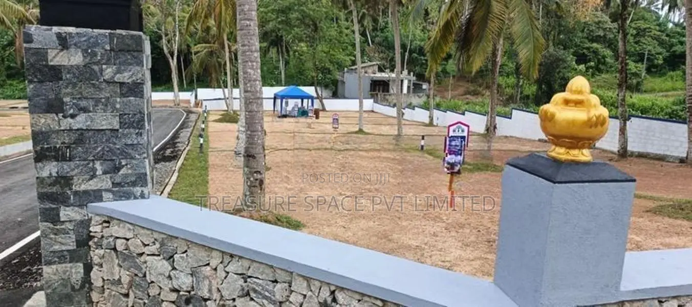 Land for Sale at Athurugiriya