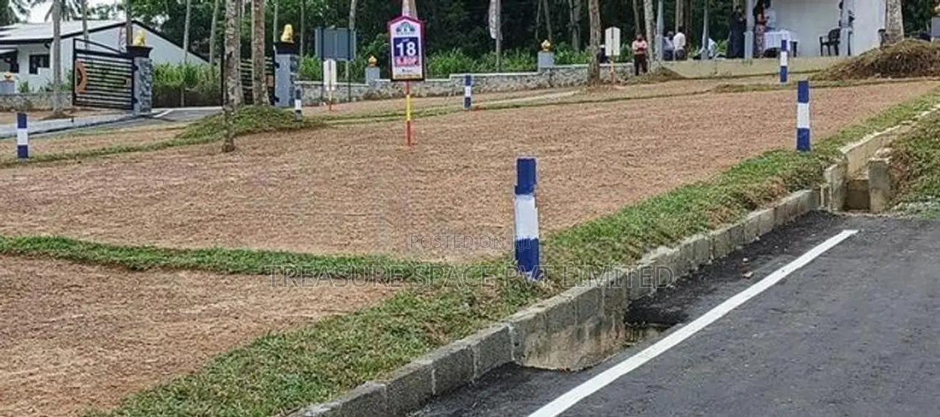 Land for Sale at Athurugiriya
