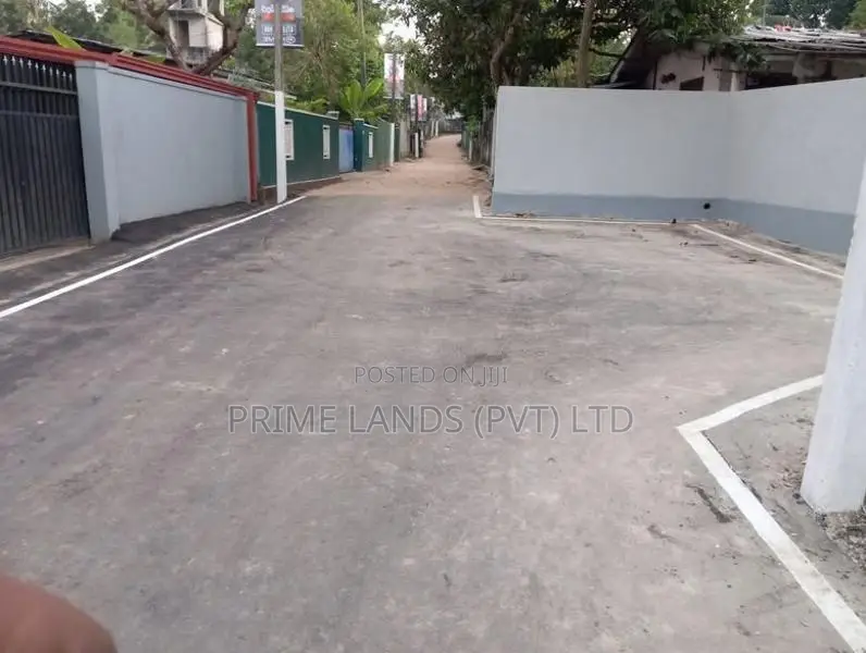 බොකුන්දර මකුළුදූව පාරෙන් බිම් කොටසක් විකිණීමට