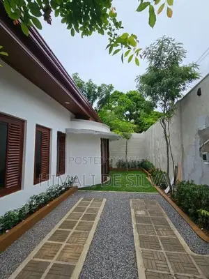 Renovated 5 Bedrooms House in Colombo 8