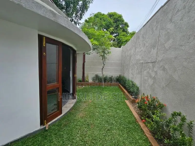 Renovated 5 Bedrooms House in Colombo 8