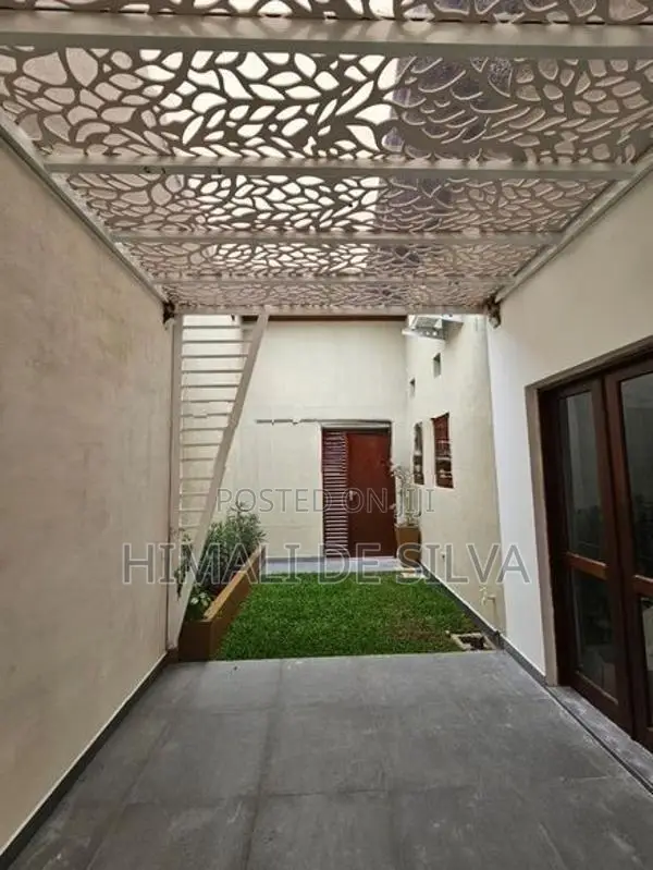 Renovated 5 Bedrooms House in Colombo 8
