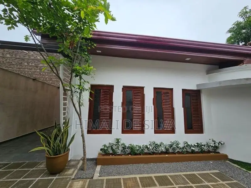 Renovated 5 Bedrooms House in Colombo 8