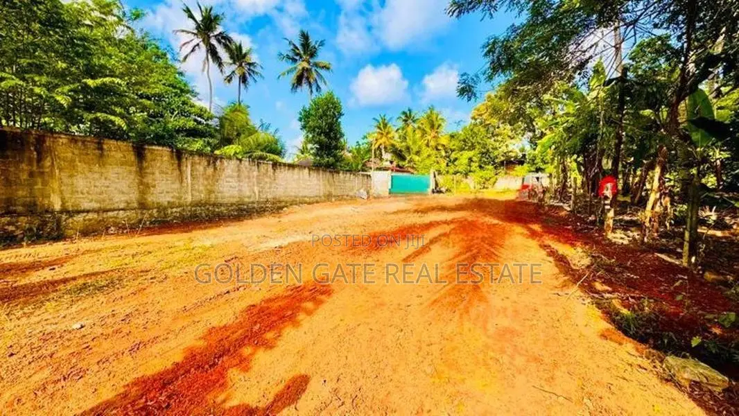 Valuable Land for Sale in Ganemulla Road Kadawatha