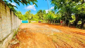 Valuable Land for Sale in Ganemulla Road Kadawatha