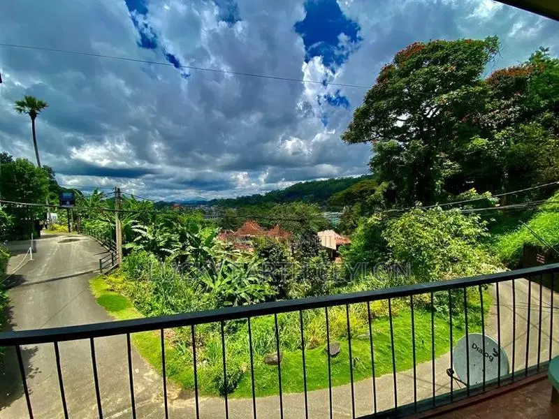 Kandy City Beautifully Furnished Boutique Villa for Sale (LEC154)