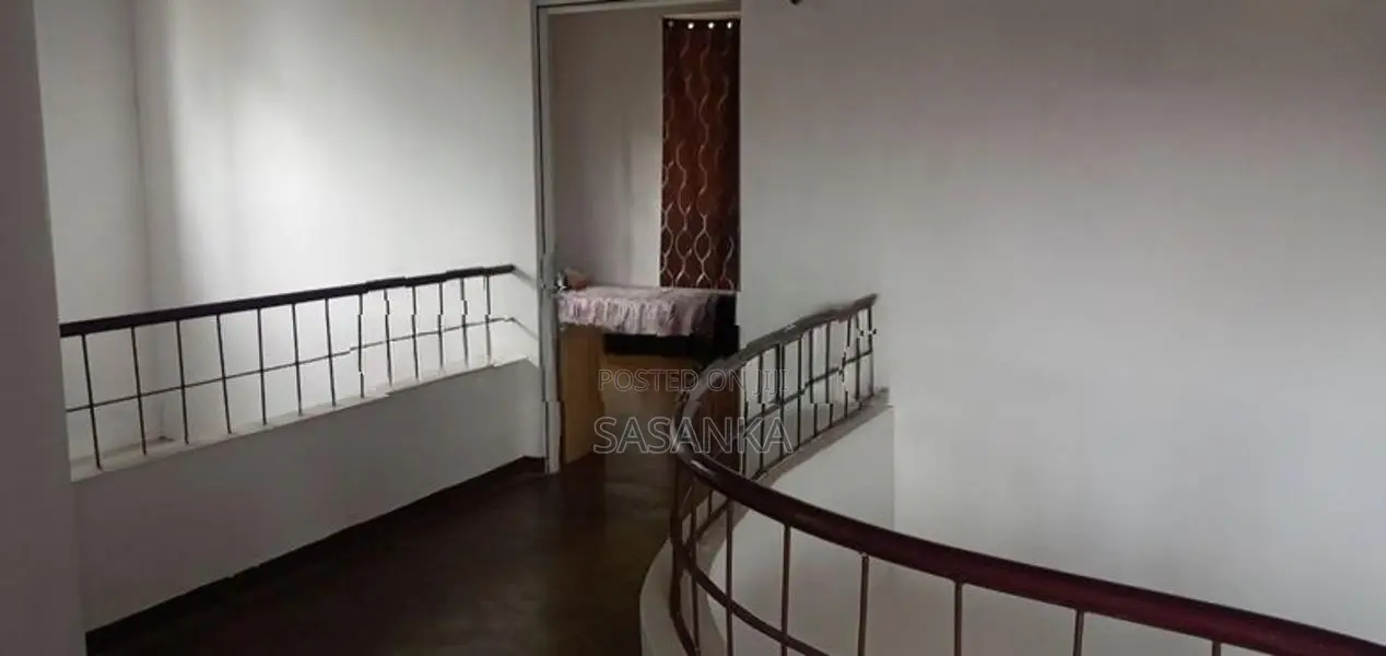 මාලබේ අරංගල දෙමහල් නිවසක් විකිණීමට ඇත