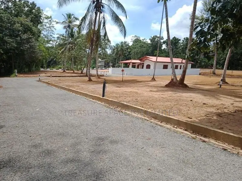 Land for Sale at Padukka Near Ruwanpura Highway Entrance