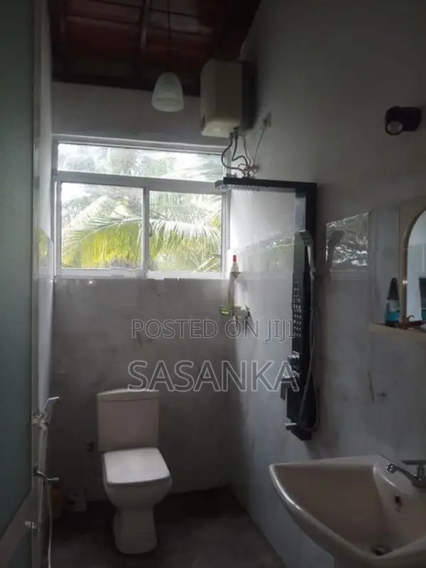 මාලබේ අරංගල දෙමහල් නිවසක් විකිණීමට ඇත