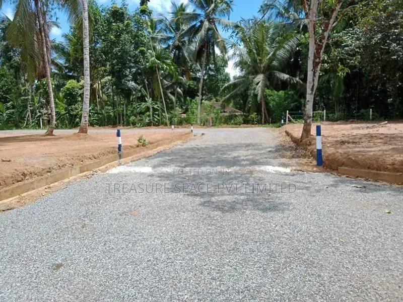 Land for Sale at Padukka Near Ruwanpura Highway Entrance