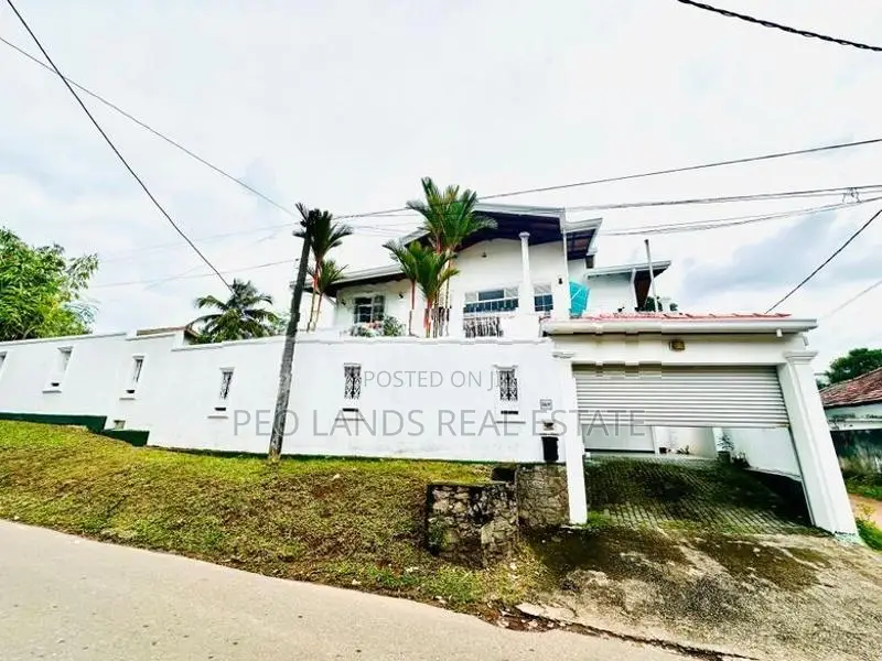(SR757) 10 Perch Luxury Two Story House for Rent in Pita Kotte