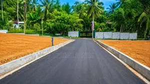 නුවර-කොළඹ බස්පාරට නුදුරින් අගනා නෙවාසික බිම් කොටස් විකිණීමට