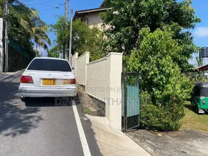 House with 20p Land in Homagama -7minutes to Makumbura Highway Entranc