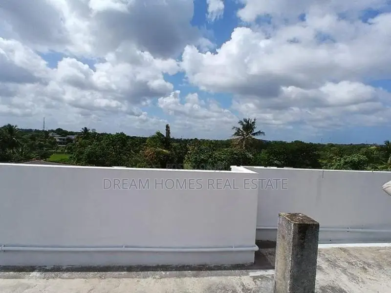 Newly Built 4-Bedroom First Floor House for Rent – Thalahena