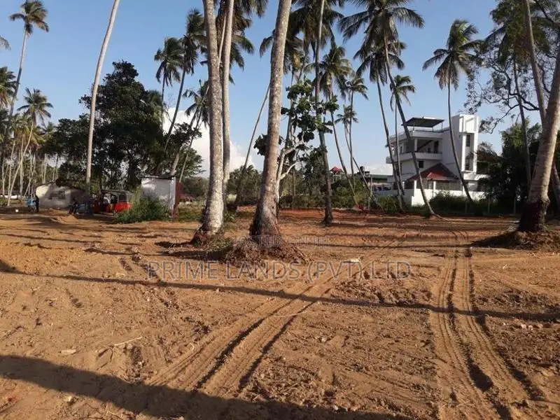 ඇතුගල්පුර පේන මානයේ ඉඩමක් කුරුණෑගල