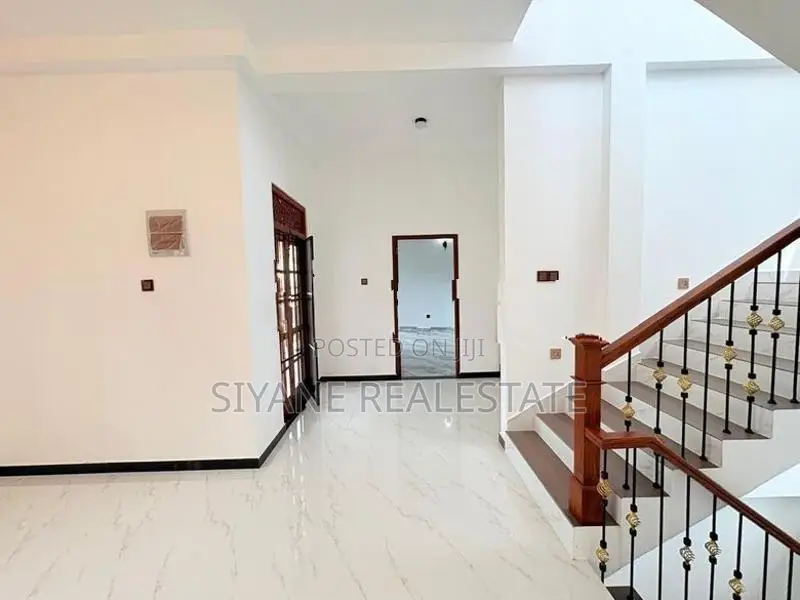 Modern 3-Storied Luxury House for Sale – Piliyandala / Makandana