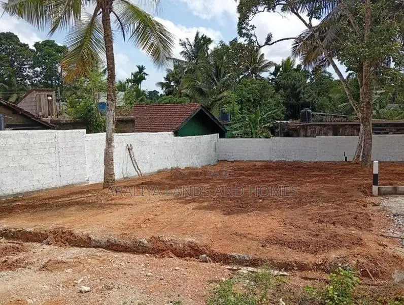 Land for Sale in Close to Kahathuduwa Highway