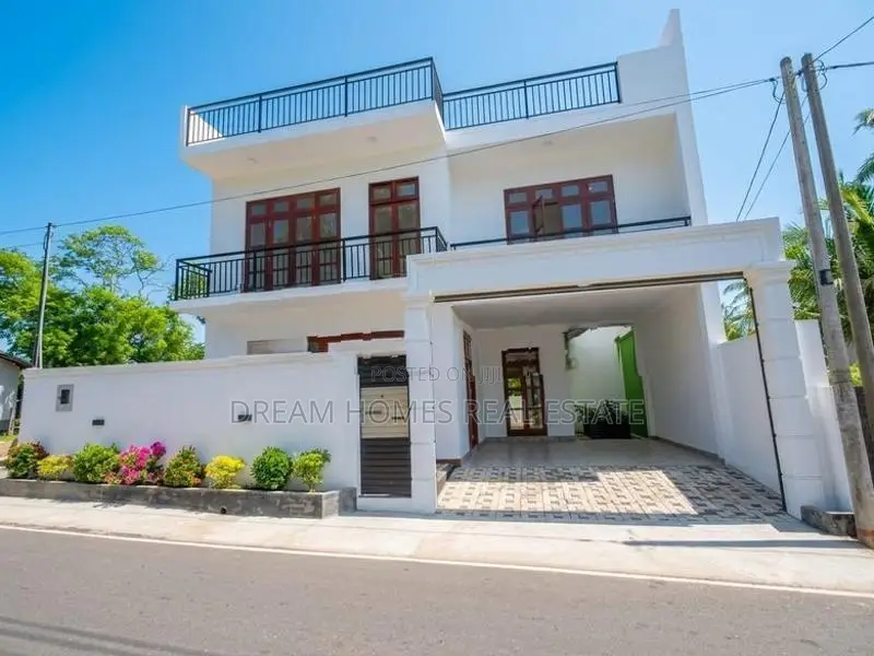 Spacious 2-Storey House with Rooftop for Sale – Piliyandala