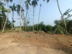 බියගම වෙළෙඳ කලාපයට ආසන්නව නේවාසික බිම් කොටස්