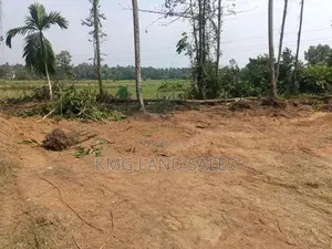 බියගම වෙළෙඳ කලාපයට ආසන්නව නේවාසික බිම් කොටස්