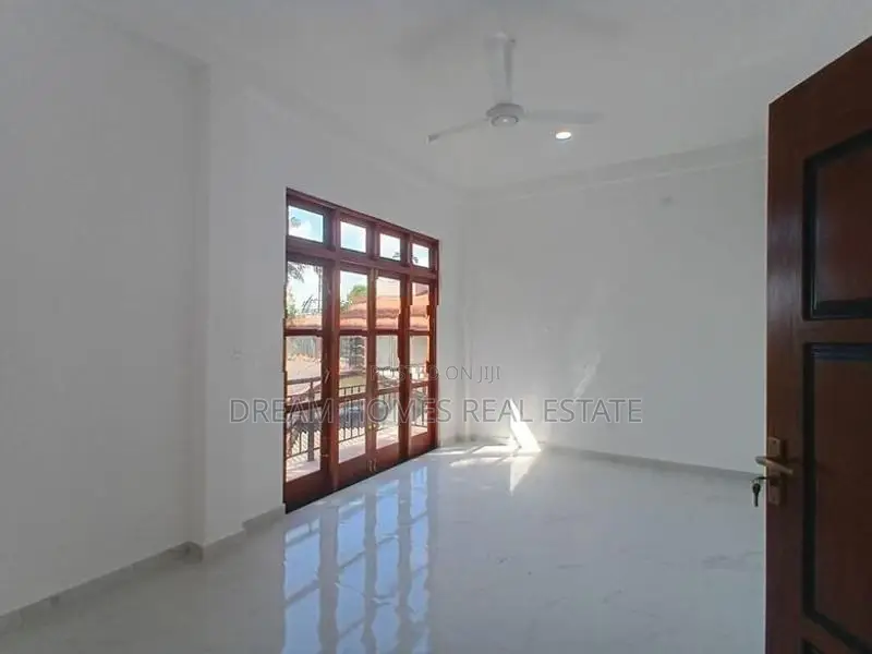 Spacious 2-Storey House with Rooftop for Sale – Piliyandala
