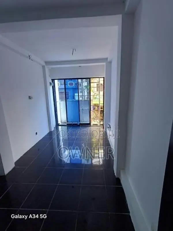 Commercial Building for Sale in Colombo 13