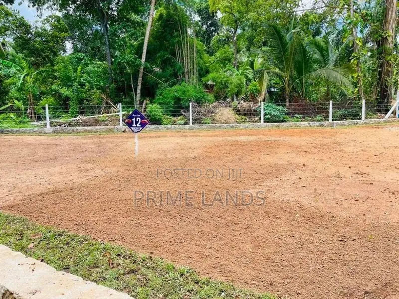 අලුත්වලින් බිම් කොටස්
