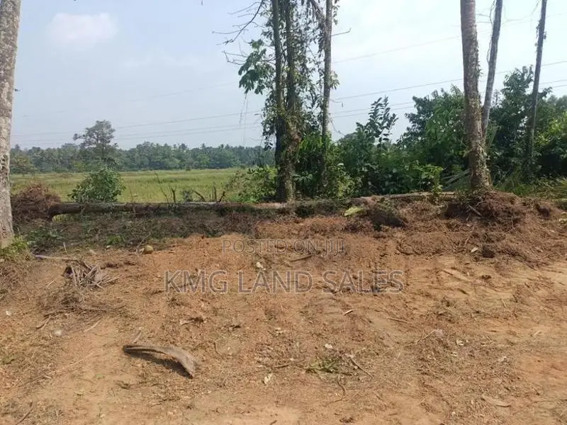 බියගම වෙළෙඳ කලාපයට ආසන්නව නේවාසික බිම් කොටස්