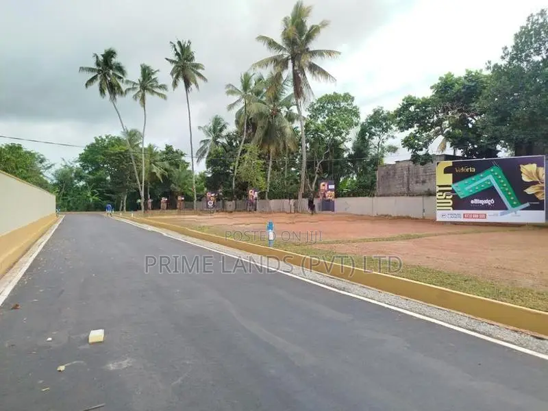 බොකුන්දර පාසැල් මාවතෙන් බිම් කොටස් විකිණීමට
