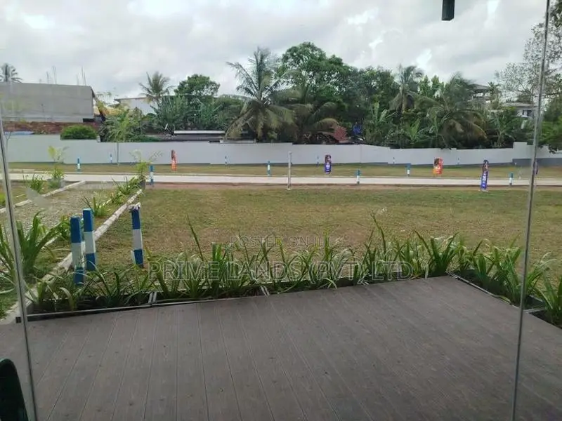 බොරලැස්ගමුව ගංගාරාම පාරෙන් බිම් කොටස් විකිණීමට