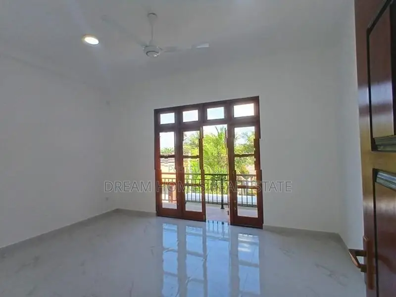 Spacious 2-Storey House with Rooftop for Sale – Piliyandala