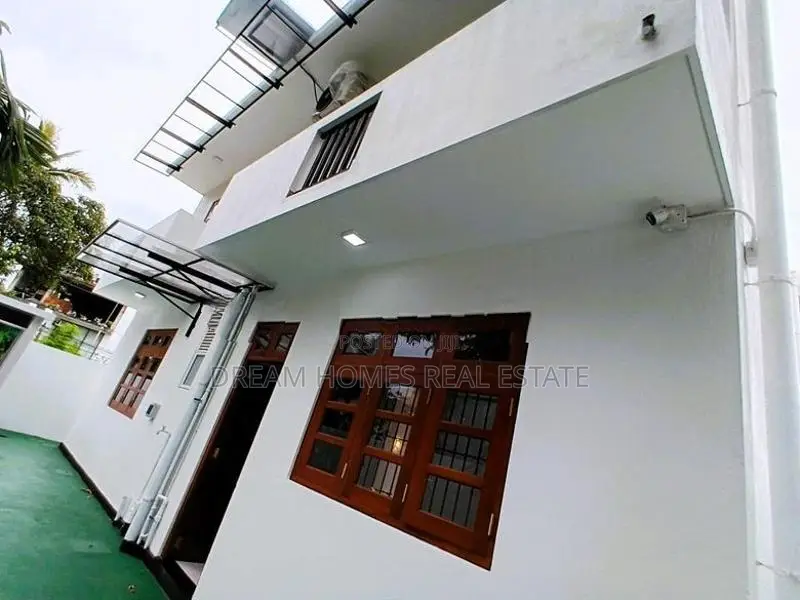 Luxury Three-Storey House for Sale – Boralesgamuwa (Gangarama Road)