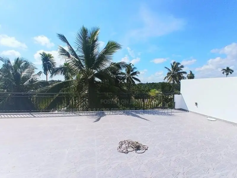 Spacious 2-Storey House with Rooftop for Sale – Piliyandala