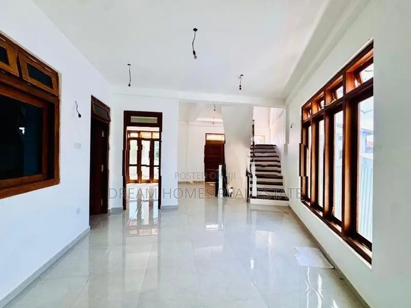 Luxury 3-Storey House for Sale – Bellanwila