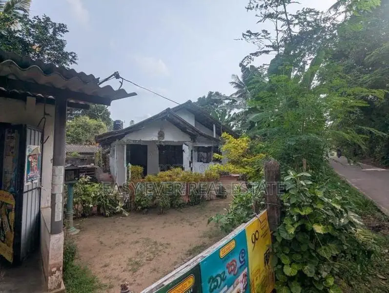 වෙියන්ගොඩ බාදුරාගොඩ පාරෙන් පර්චස් 17ක කඩ කාමරයක් සමග නිවස / ST 15202
